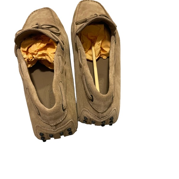 NWT size 12 Tod’s Sand Color Driving Moccasins - Picture 2 of 3